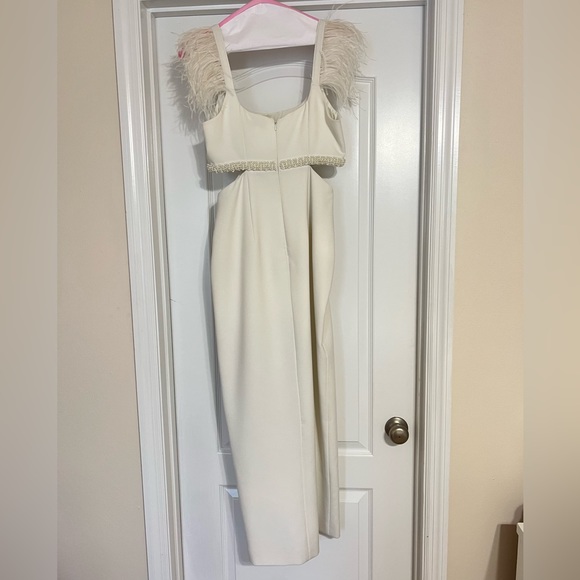 Taliah Gown in White - Picture 6 of 6